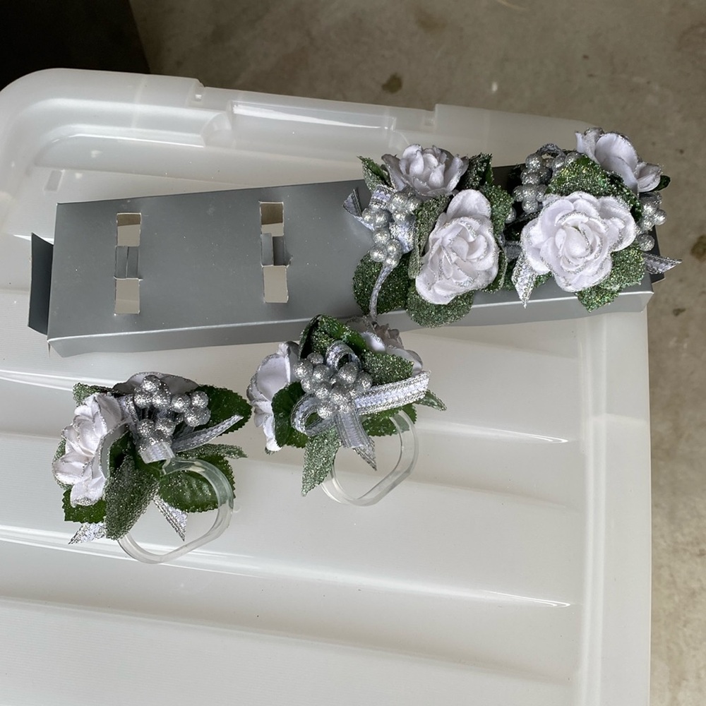 Fortunoff set of 4 holiday napkin rings